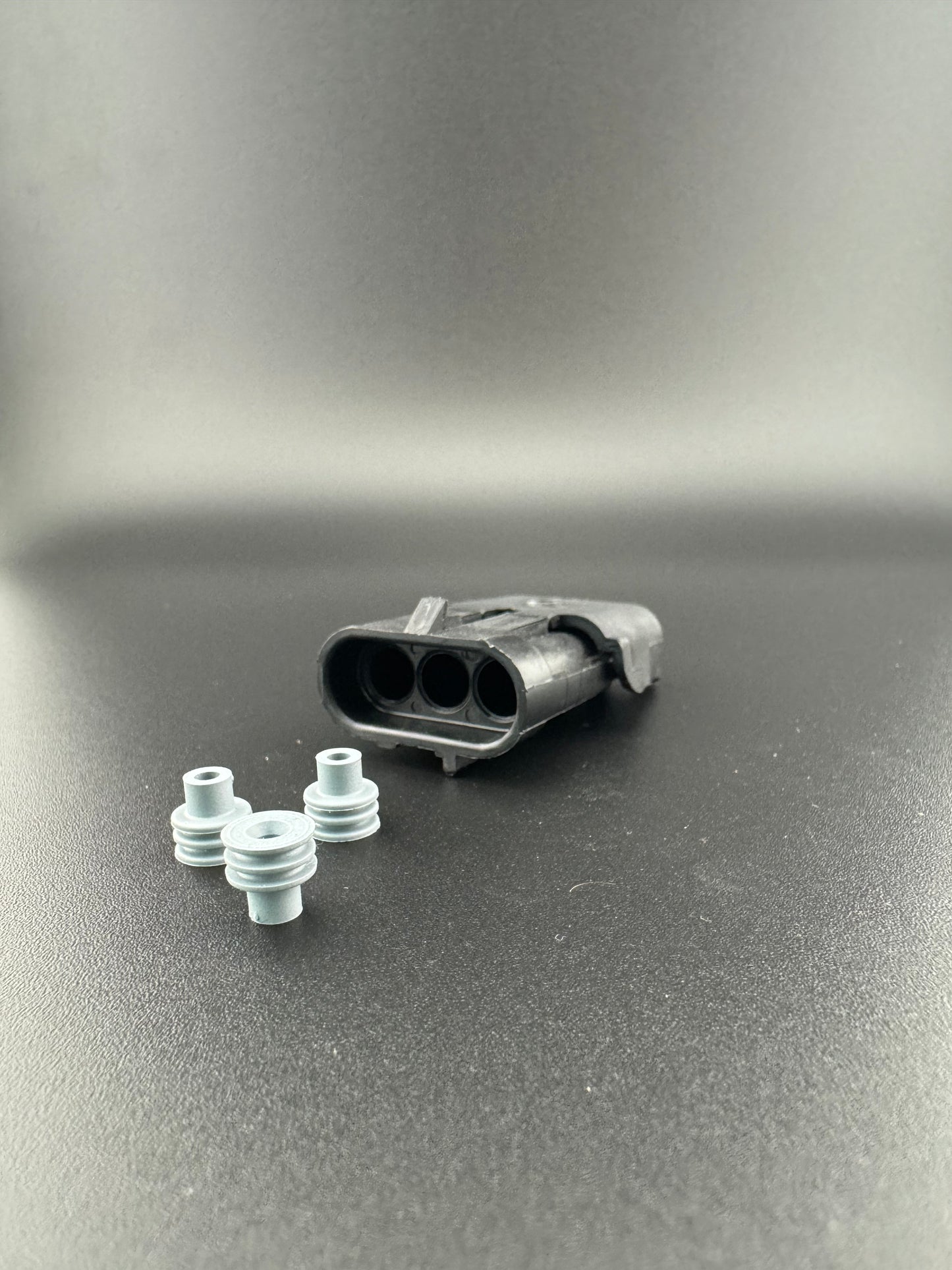 3 circuit Rv connector (view 1) – SkillAbove RV Tech Tools