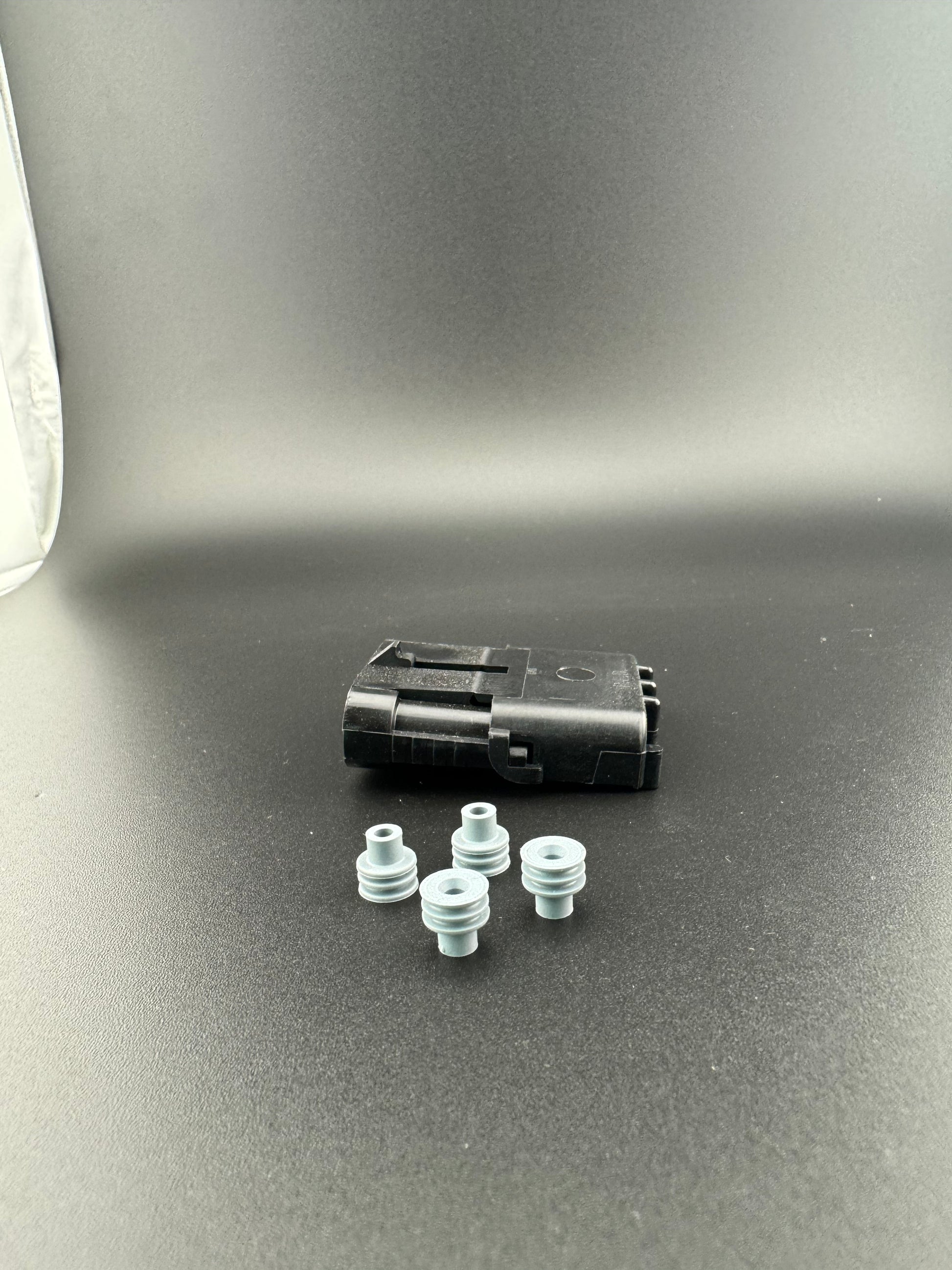 4 circuit Rv connector (view 3) – SkillAbove RV Tech Tools