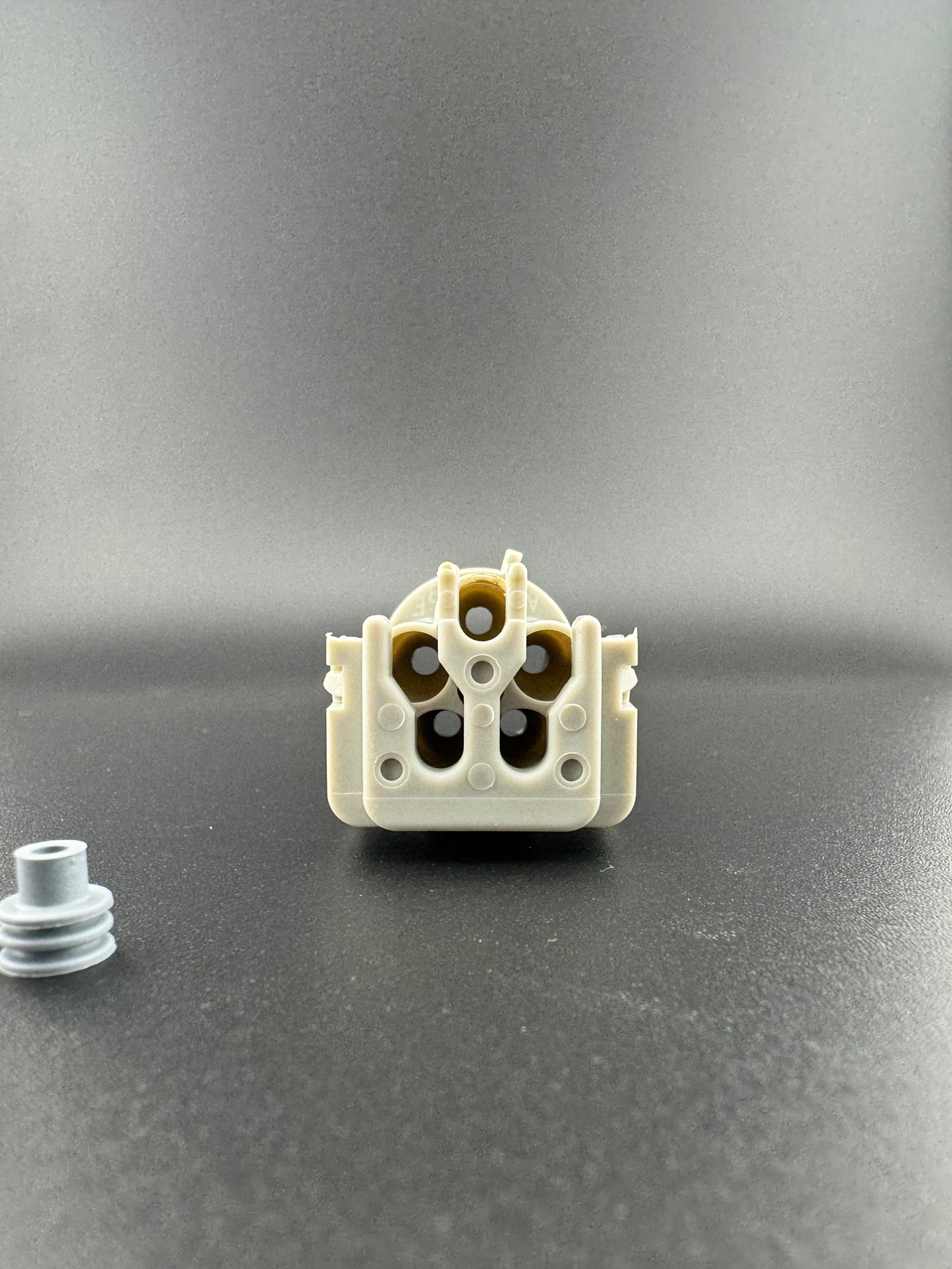 5 circuit Rv connector (view 3) – SkillAbove RV Tech Tools